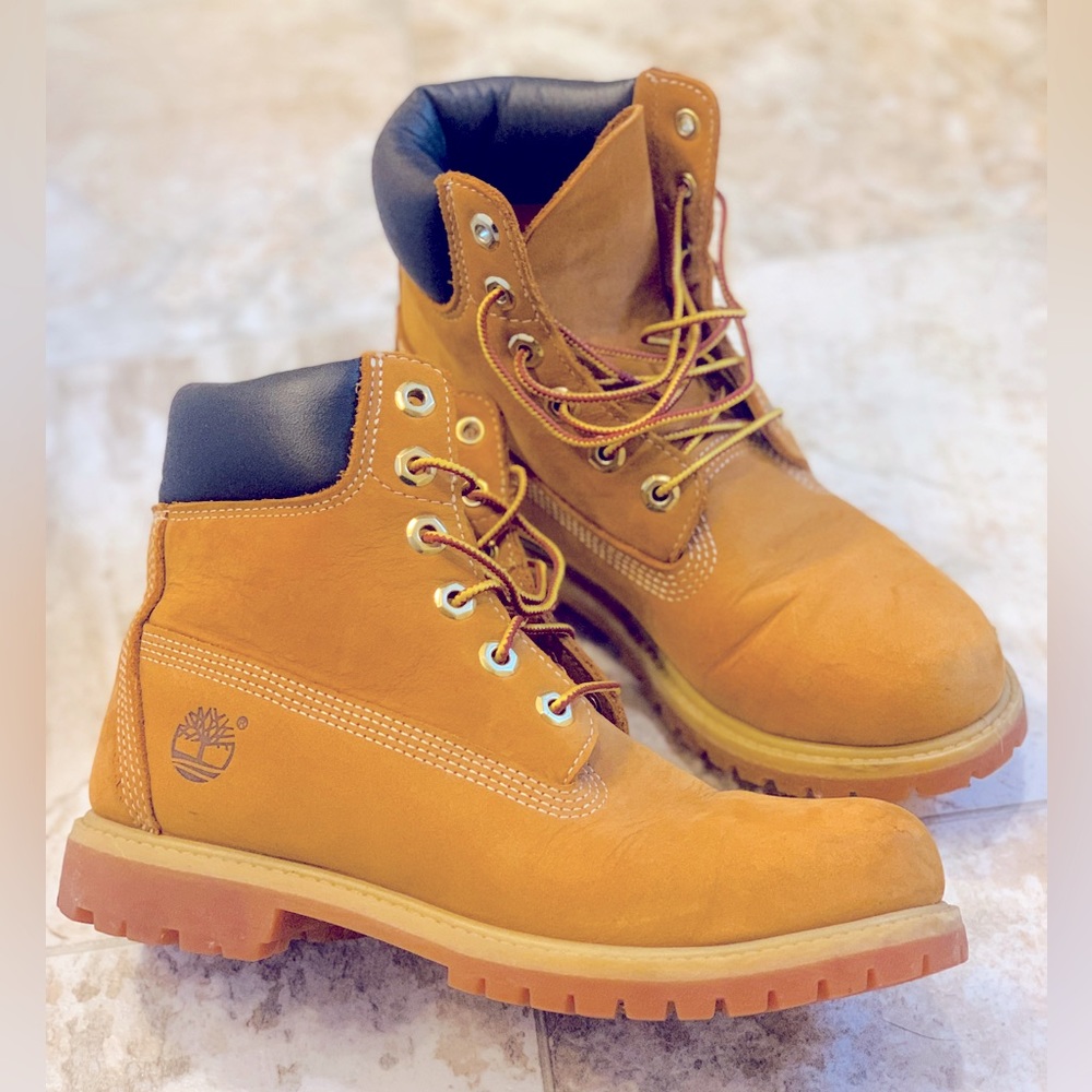 TIMBERLAND Women's US Size 7 6in Premium Waterproof Boot Wheat Nubuck.